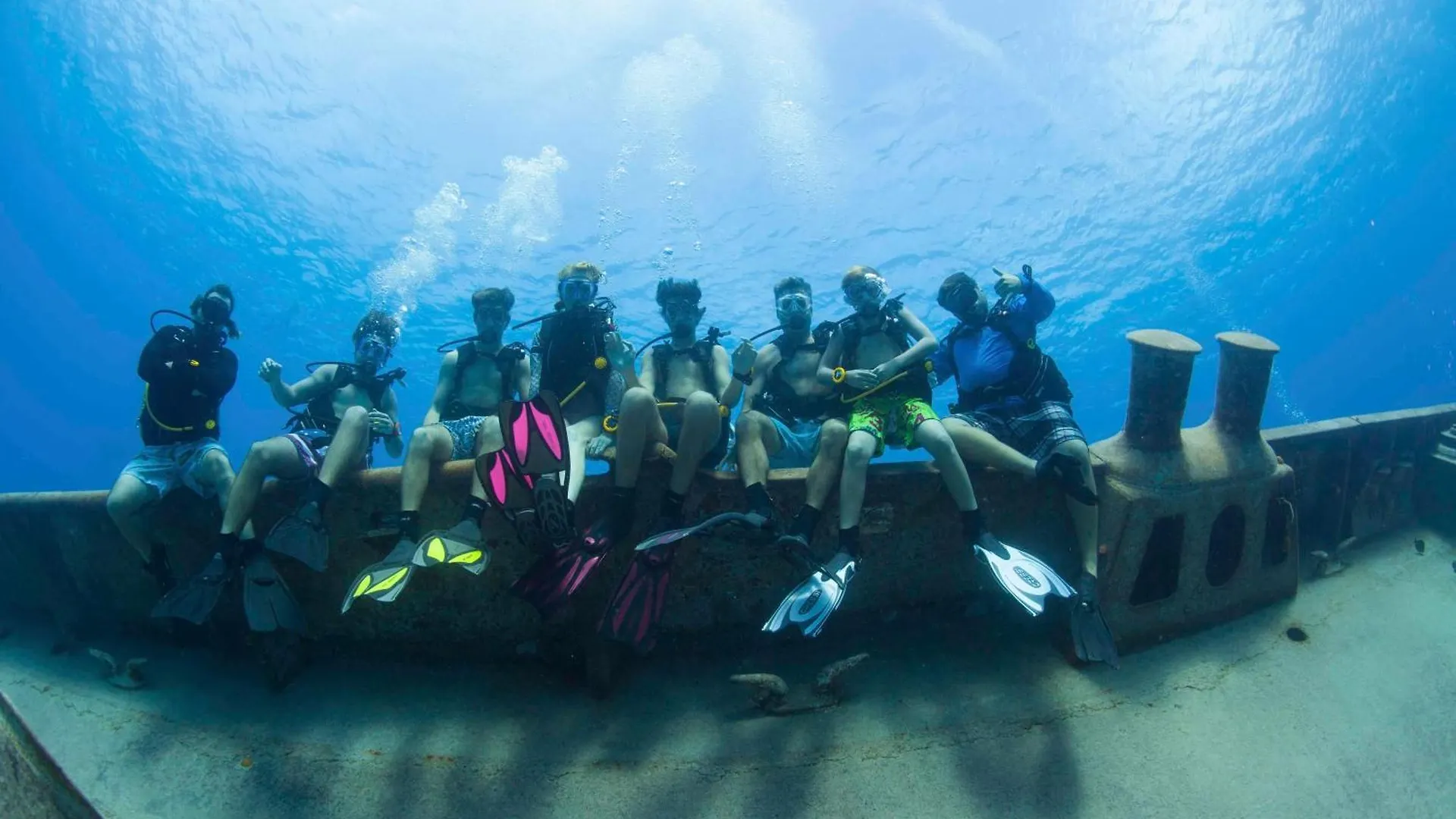 Diver'S Paradise West Bay Apartment